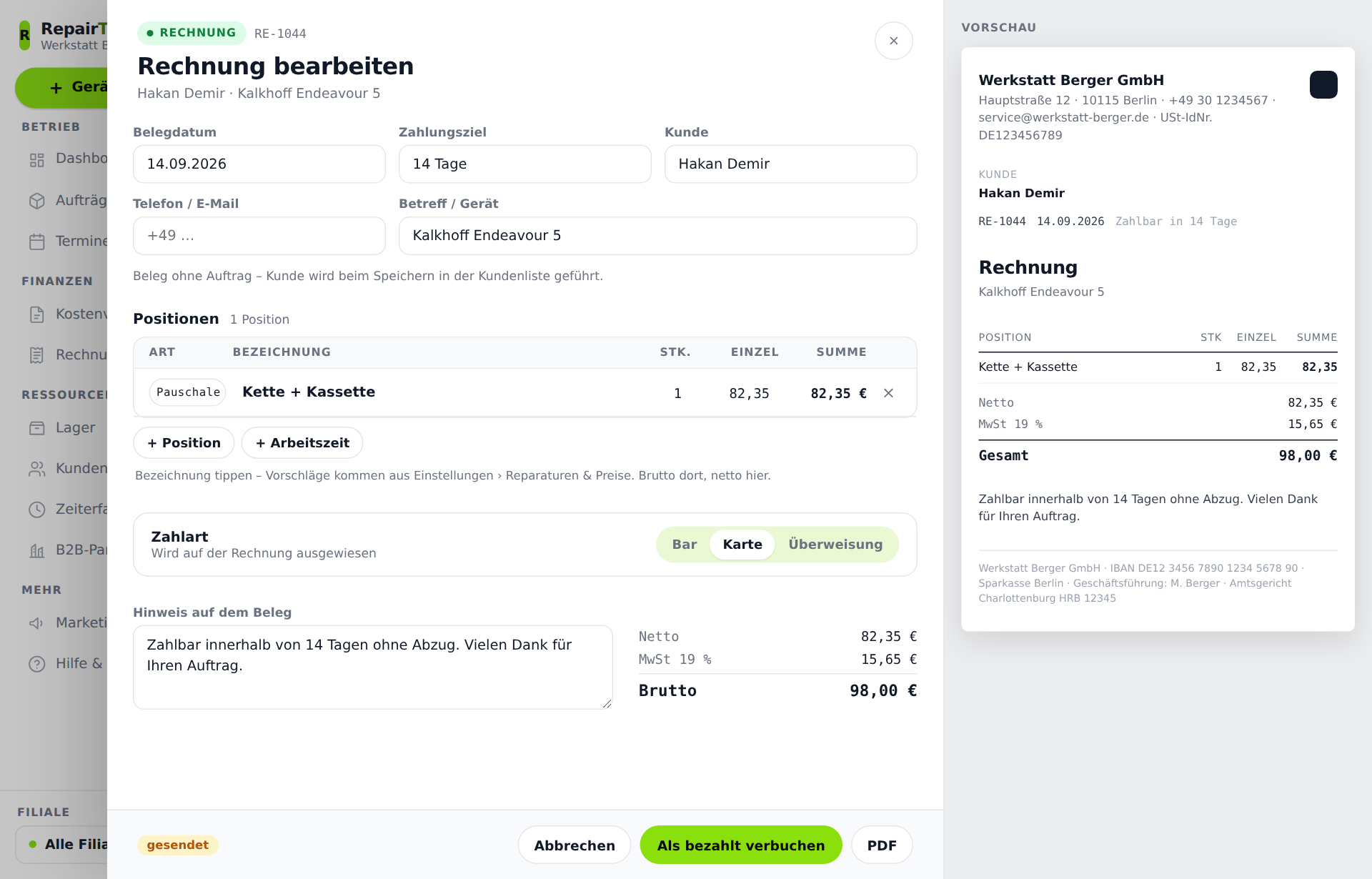 Der Rechnungs-Editor mit Belegdatum, Zahlungsziel, Kunde, Positionen, Zahlart und Hinweistext, rechts die Vorschau.