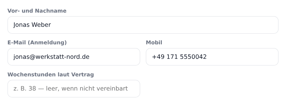 Das Mitarbeiterprofil mit dem Feld „Wochenstunden laut Vertrag" neben Name, E-Mail und Mobilnummer.